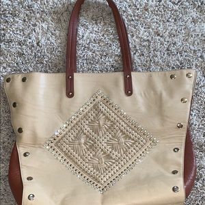 Tan purse, great condition! Lots of room